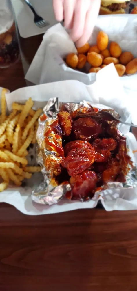 Honey BBQ Boneless Wings N Fries